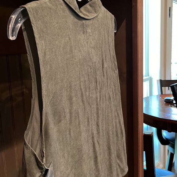 NWT Large olive crop top - Picture 8 of 8